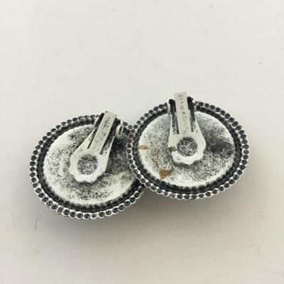 Unmarked vintage round clip on earrings