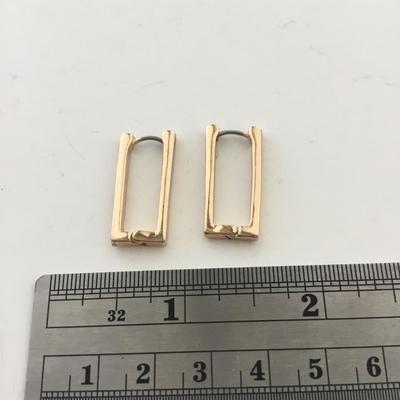 Gold tone rectangle fashion earrings