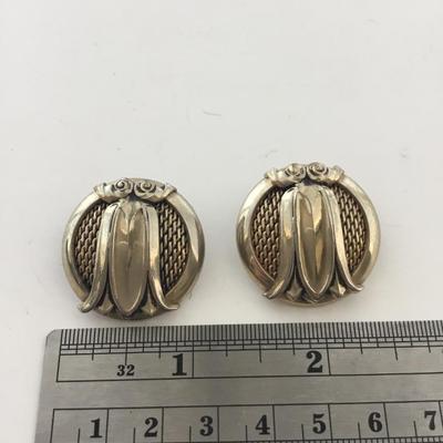 Gold tone vintage clip on round earrings