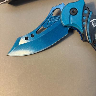 Razor Tactical - Survival Knife Series - Blue Skull Handle