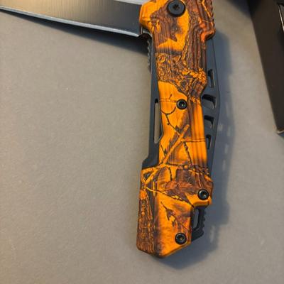 Razor Tactical - Survival Knife Series - Wood & Leaves Handle