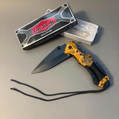 Razor Tactical - Survival Knife Series - Wood/Leaves Handle with Black String Wrap