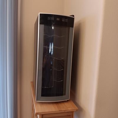 AVANTI WINE COOLER AND A WOODEN WINE RACK WITH A DRAWER