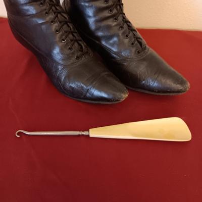 LADIES ANTIQUE LEATHER SHOES W/BONE HANDLE SHOE HOOK
