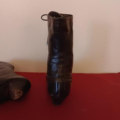 LADIES ANTIQUE LEATHER SHOES W/BONE HANDLE SHOE HOOK