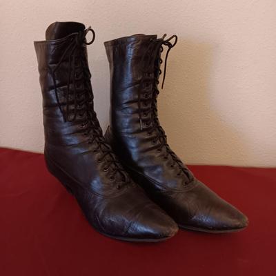 LADIES ANTIQUE LEATHER SHOES W/BONE HANDLE SHOE HOOK