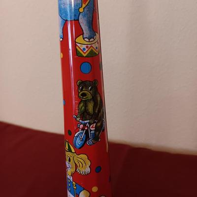 TIN WORLD CIRCUS HORN AND 3 CLICKER CRICKETS