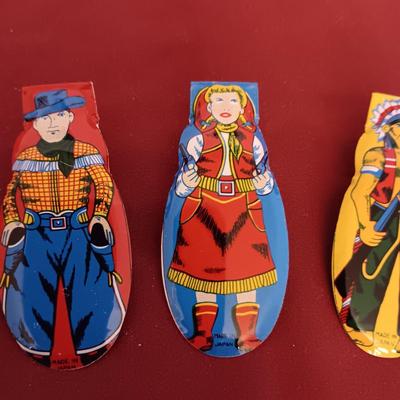 TIN WORLD CIRCUS HORN AND 3 CLICKER CRICKETS