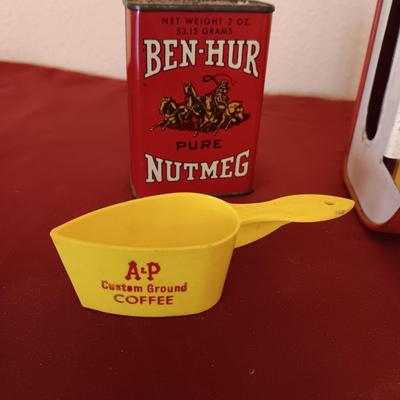VINTAGE KITCHEN ITEMS