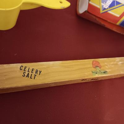 VINTAGE KITCHEN ITEMS