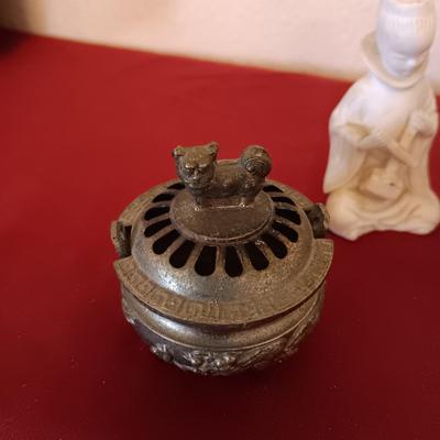 SMALL ASIAN THEMED COLLECTIBLES