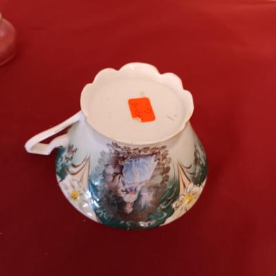 VICTORIAN THEMED COLLECTIBLES