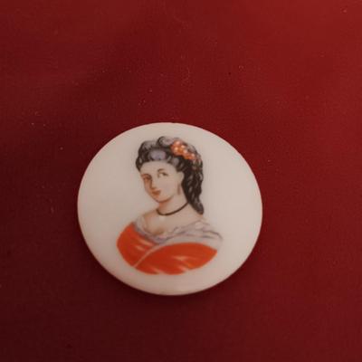 VICTORIAN THEMED COLLECTIBLES