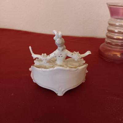 VICTORIAN THEMED COLLECTIBLES