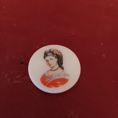 VICTORIAN THEMED COLLECTIBLES