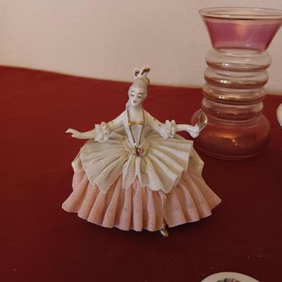 VICTORIAN THEMED COLLECTIBLES