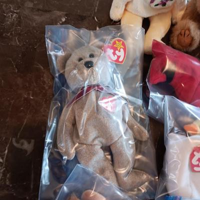 LIKE NEW STANDARD SIZE TY BEANIE BABIES WITH SOME MCDONALD'S BEANIE BABIES