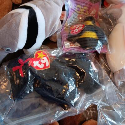 LIKE NEW STANDARD SIZE TY BEANIE BABIES