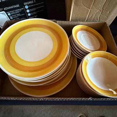 Sale Photo Thumbnail #11: Orange Kasuga Majolica China Set
