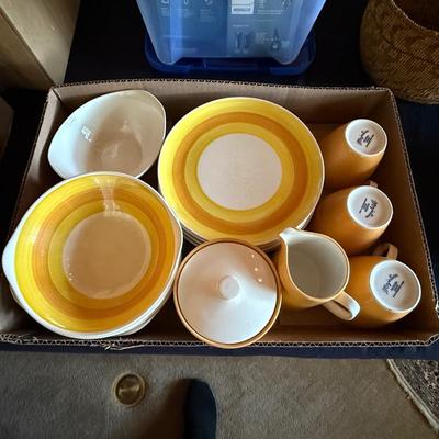 Sale Photo Thumbnail #10: Orange Kasuga Majolica China Set