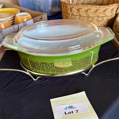 Sale Photo Thumbnail #13: Pyrex casserole dish w/lid and metal tray