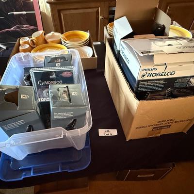 Sale Photo Thumbnail #15: Bunch of different mens electric shavers w/parts 