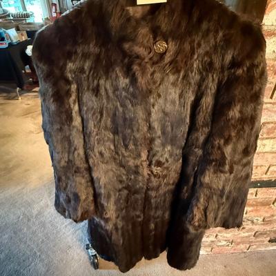 Sale Photo Thumbnail #154: Unknown size and not sure type of Fur - Women’s Coat