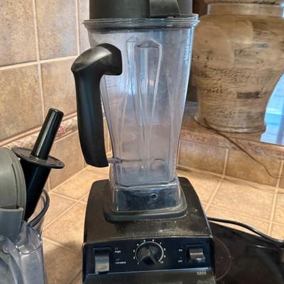 Sale Photo Thumbnail #386: Vitamix 5200 Mixer with all extra stuff as shown