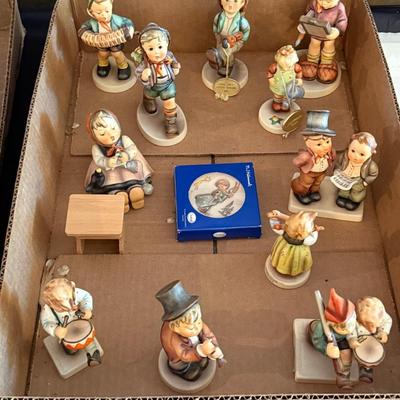 Sale Photo Thumbnail #461: lof of 12 loose Hummel Figures - all assorted loose