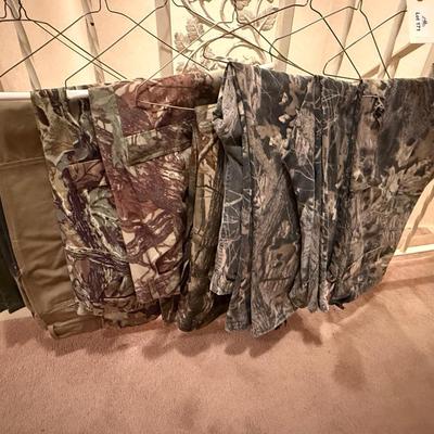 Sale Photo Thumbnail #516: various sizes of men’s Camo/outdoor pants as shown