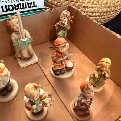 Sale Photo Thumbnail #541: 12 various Hummel / Goebel figures/figurines