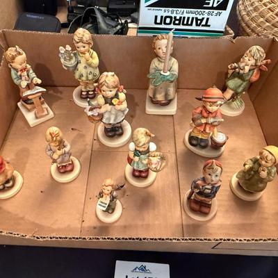 Sale Photo Thumbnail #539: 12 various Hummel / Goebel figures/figurines