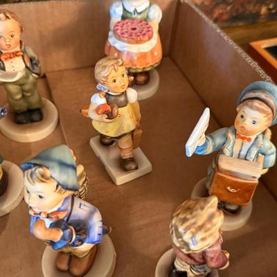 Sale Photo Thumbnail #569: 12 more assorted various sized Hummel figurines