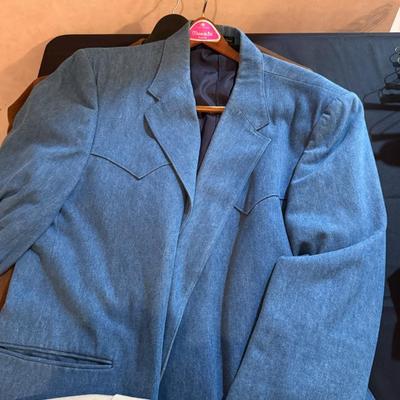Sale Photo Thumbnail #727: 5 Various Men's Sports Jackets in 46 to 48 Long