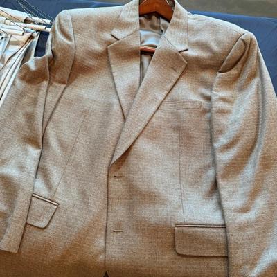 Sale Photo Thumbnail #746: Lot of 4 various Men’s Sports Jackets/Coats 