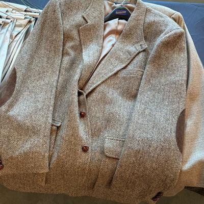 Sale Photo Thumbnail #745: Lot of 4 various Men’s Sports Jackets/Coats 