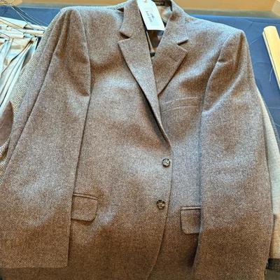 Sale Photo Thumbnail #744: Lot of 4 various Men’s Sports Jackets/Coats 