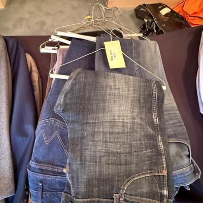 Sale Photo Thumbnail #791: A lot of 11 Pairs of Men’s assorted brand Jeans