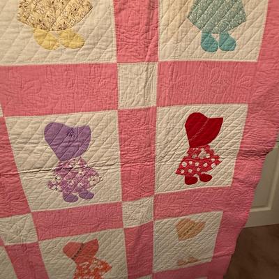 Sale Photo Thumbnail #826: 1933 Vintage 90 x 67.5” cute quilt w/provenance