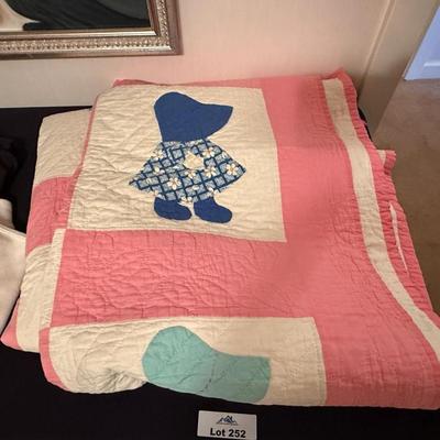 Sale Photo Thumbnail #823: 1933 Vintage 90 x 67.5” cute quilt w/provenance