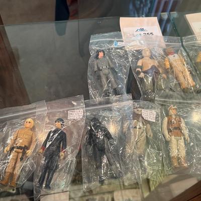 Sale Photo Thumbnail #835: 8 Original Star Wars Action Figures as shown