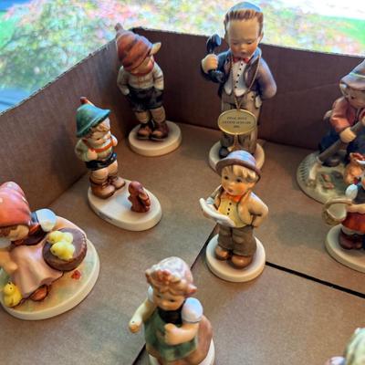 Sale Photo Thumbnail #922: 12 Assorted loose Hummel figurines as shown