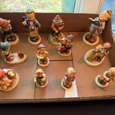 Sale Photo Thumbnail #920: 12 Assorted loose Hummel figurines as shown