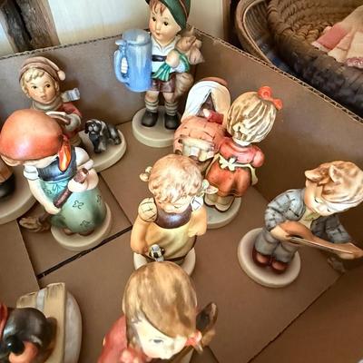 Sale Photo Thumbnail #964: 12 Assorted loose Hummel figurines as shown