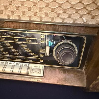Sale Photo Thumbnail #1022: Untested old Loewe Opta “Venus” Radio