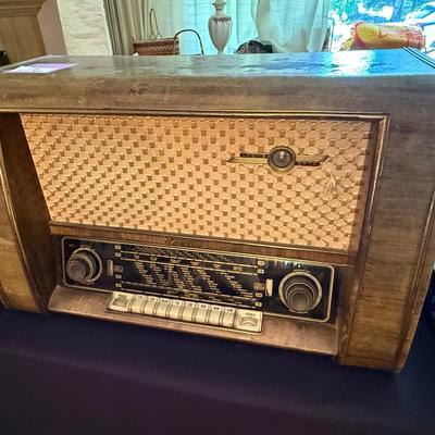 Sale Photo Thumbnail #1019: Untested old Loewe Opta “Venus” Radio