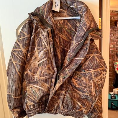 Sale Photo Thumbnail #1071: Thick & Heavy line Camo Coat by Mossy Oak in XL