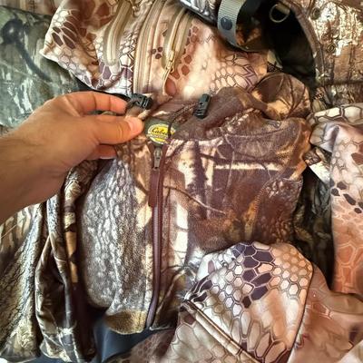 Sale Photo Thumbnail #1093: various size Camo Pants/Jackets/shirts/bags Etc