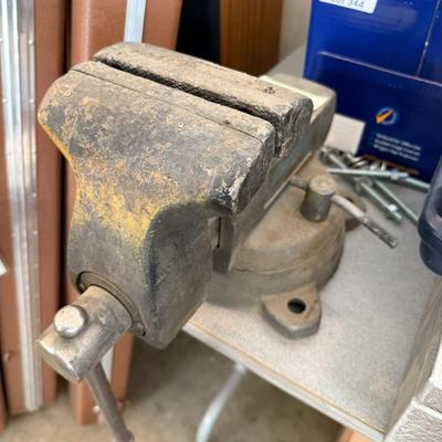 Sale Photo Thumbnail #1170: Very Large Steel Heavy Vise