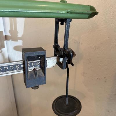 Sale Photo Thumbnail #1194: Nice Vtg. Fairbanks-Morse 1,000 lb Scale on wheels